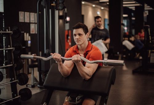 ¿Cómo aceleran los esteroides el crecimiento de la masa muscular?
